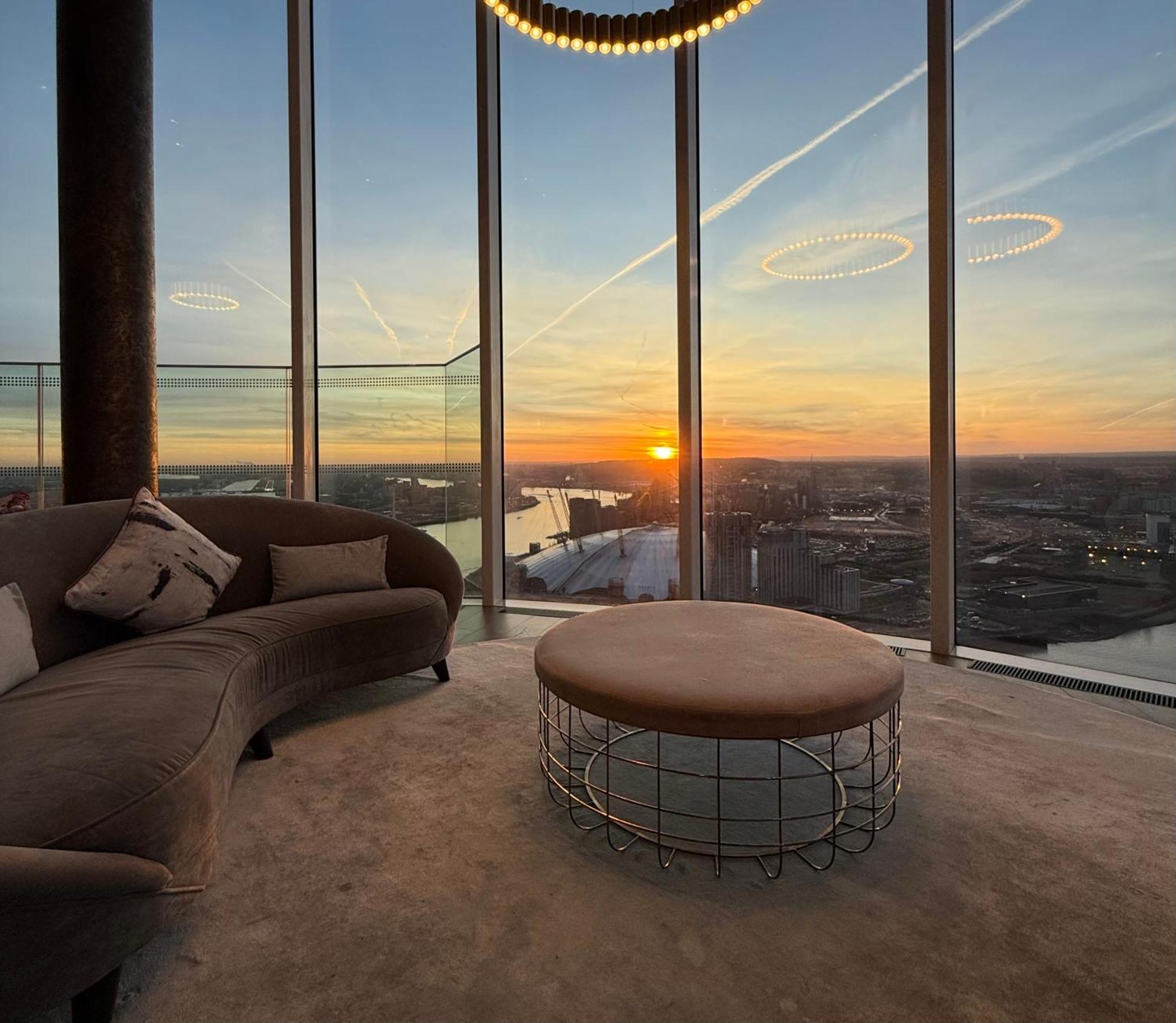 Luxury Modern 2 Bed Flat With Balcony And City View - Canary Wharf City Center ลอนดอน ภายนอก รูปภาพ