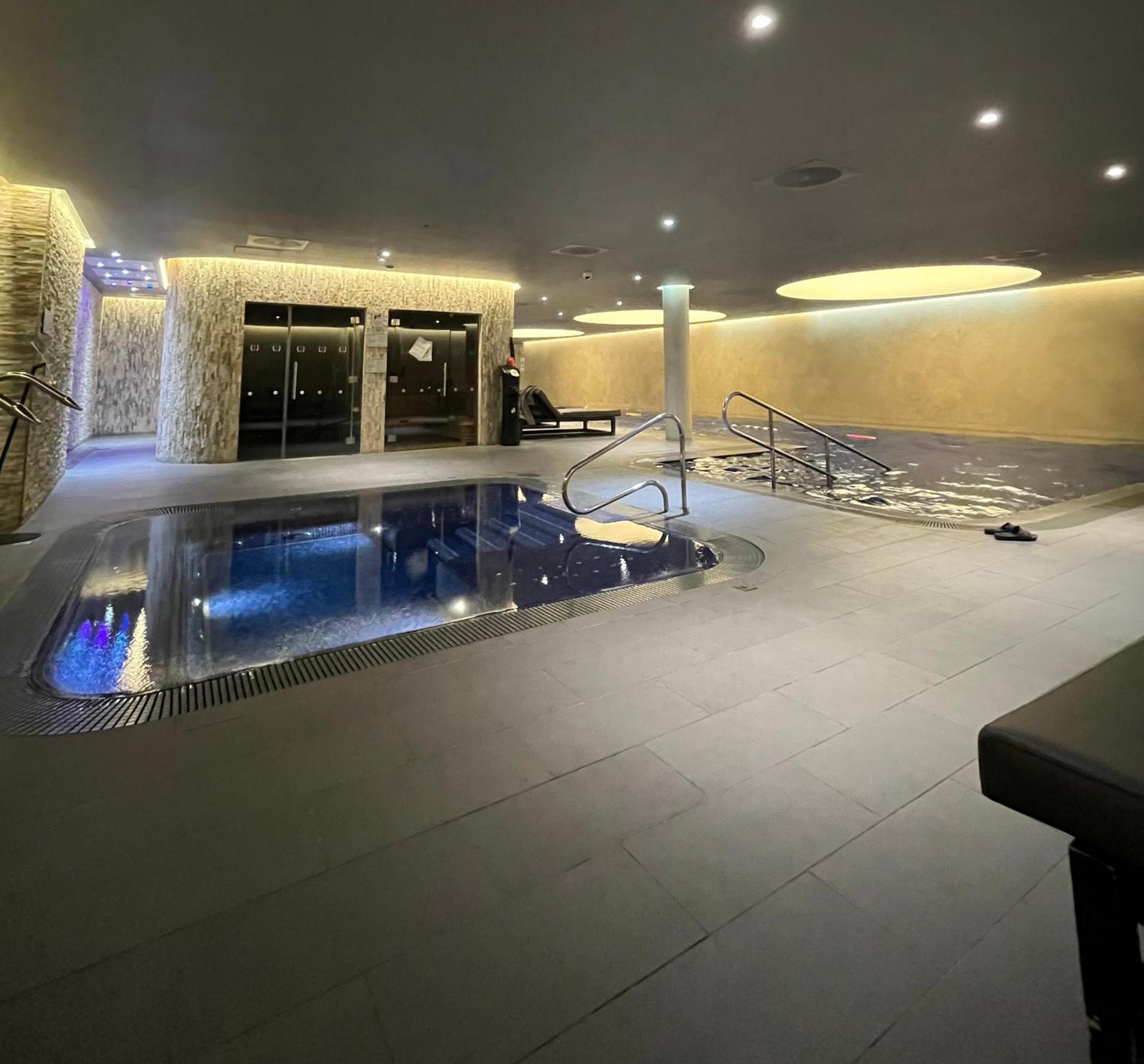 Luxury Modern 2 Bed Flat With Balcony And City View - Canary Wharf City Center ลอนดอน ภายนอก รูปภาพ