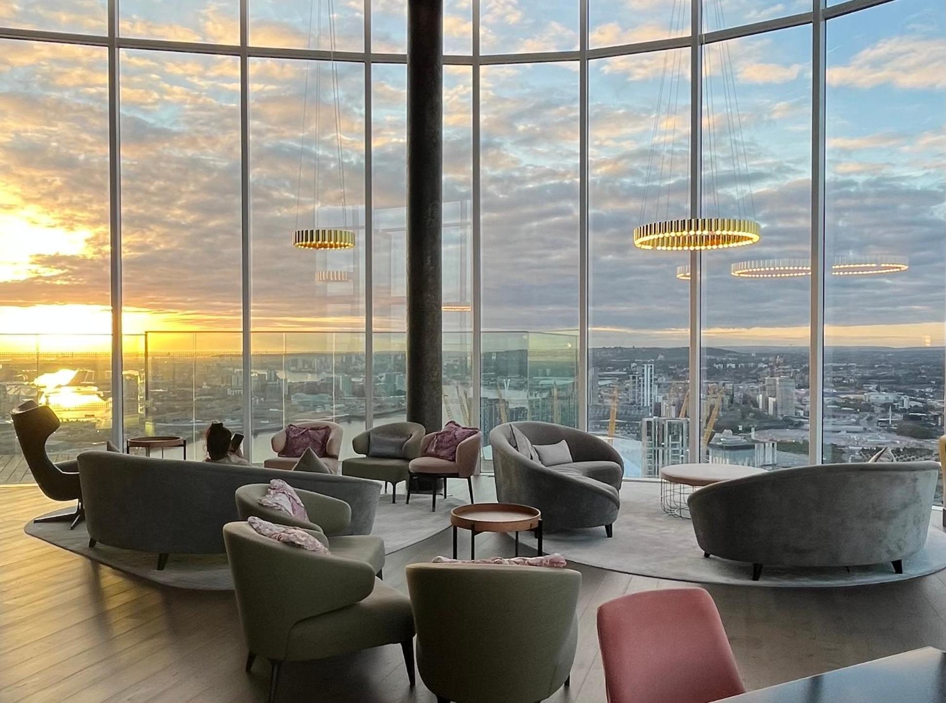 Luxury Modern 2 Bed Flat With Balcony And City View - Canary Wharf City Center ลอนดอน ภายนอก รูปภาพ