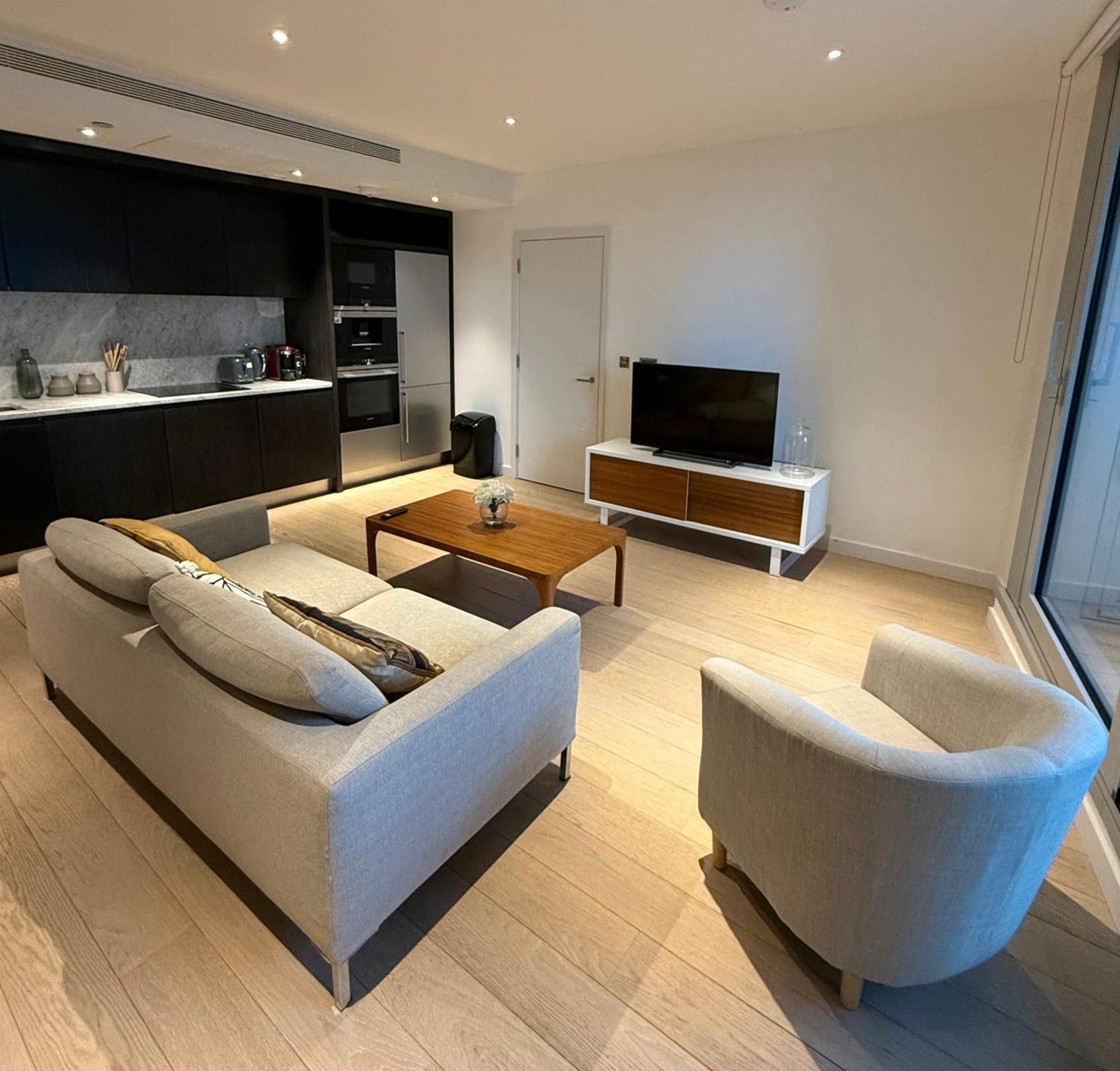 Luxury Modern 2 Bed Flat With Balcony And City View - Canary Wharf City Center ลอนดอน ภายนอก รูปภาพ