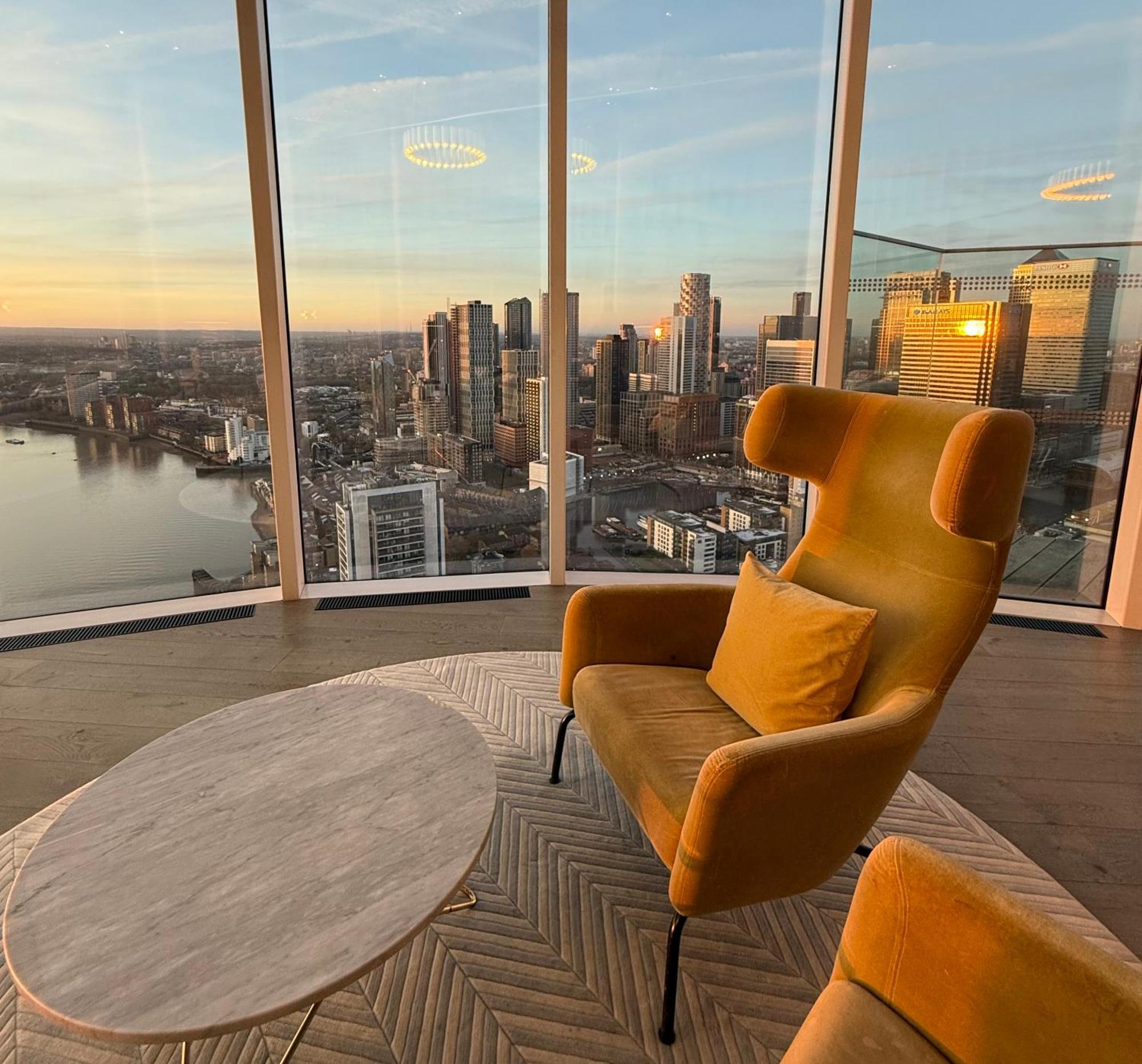 Luxury Modern 2 Bed Flat With Balcony And City View - Canary Wharf City Center ลอนดอน ภายนอก รูปภาพ